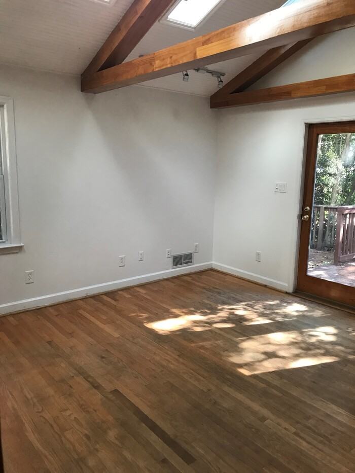 1933 Kilburn Dr Ne - Photo 5 of 9