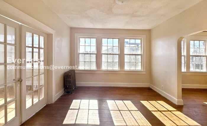 904 3rd St W #C - Photo 7 of 18