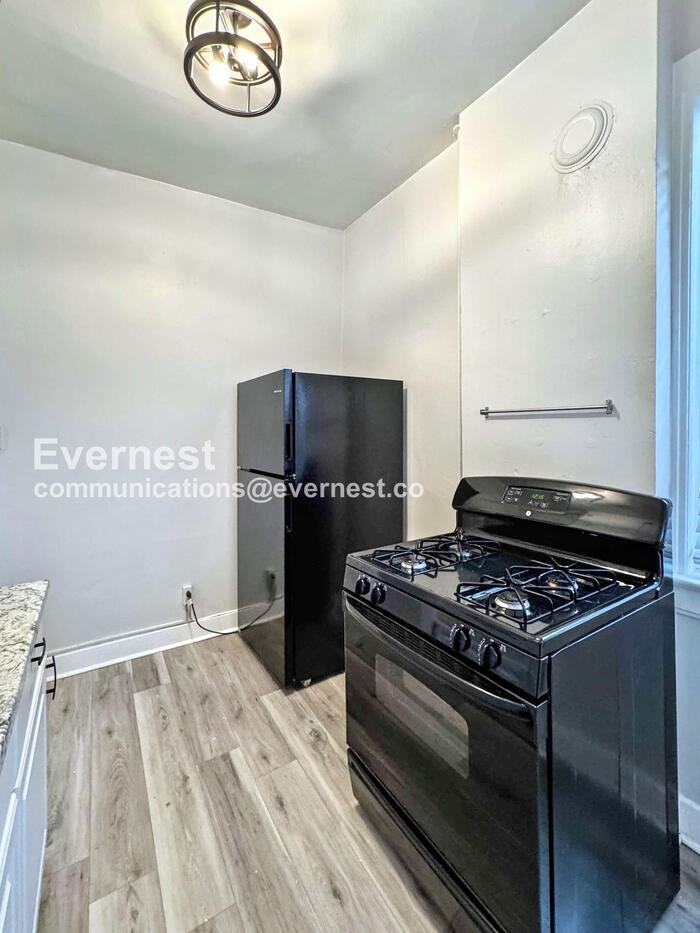 1147 N Marion St #1 - Photo 4 of 14