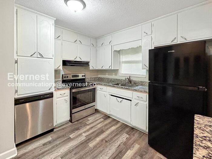 2913 Debra Dr - Photo 2 of 15