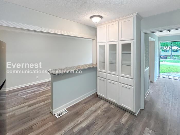 2913 Debra Dr - Photo 3 of 15