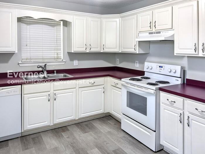 1104 Oak Creek Trl Ne - Photo 2 of 16