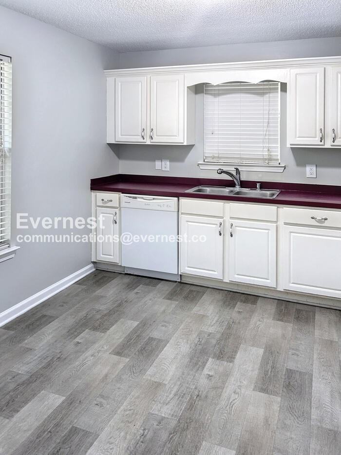 1104 Oak Creek Trl Ne - Photo 3 of 16