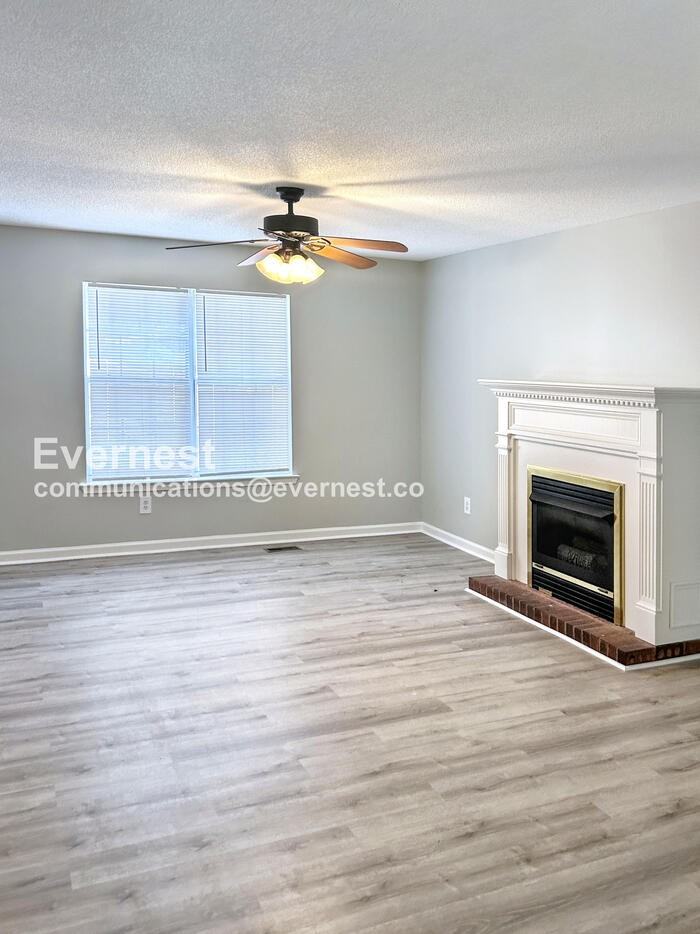 1104 Oak Creek Trl Ne - Photo 4 of 16