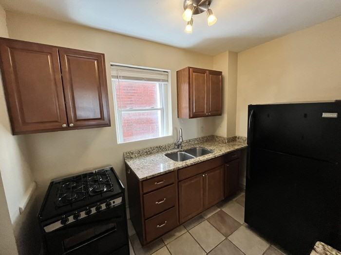 1217 Colonial Ave #A4 - Photo 4 of 13