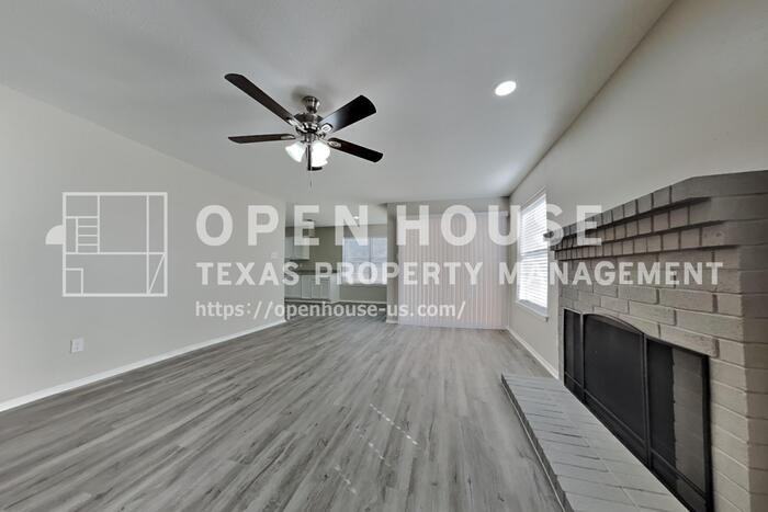 17030 Highworth Dr - Photo 4 of 25