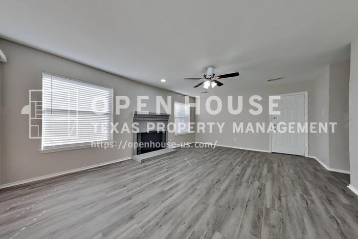 17030 Highworth Dr - Photo 5 of 25