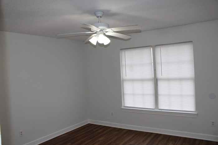 900 Sw Peach Tree Ln - Photo 6 of 24