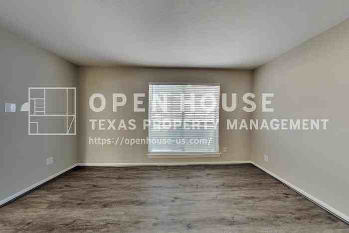 16923 Poplar Hill St - Photo 5 of 26