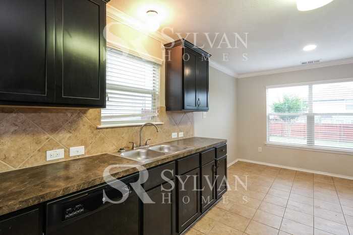 6801 Plains Crest Dr - Photo 7 of 15