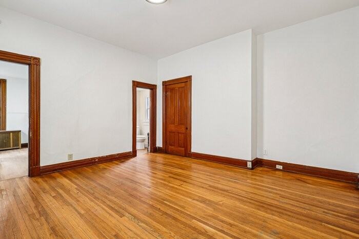 340 E 10th St #2 - Photo 4 of 18