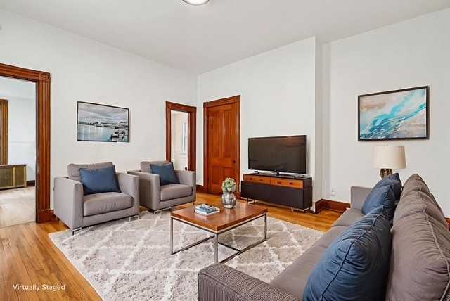 340 E 10th St #2 - Photo 5 of 18