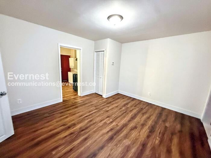 201 9th Ave W - Photo 5 of 18