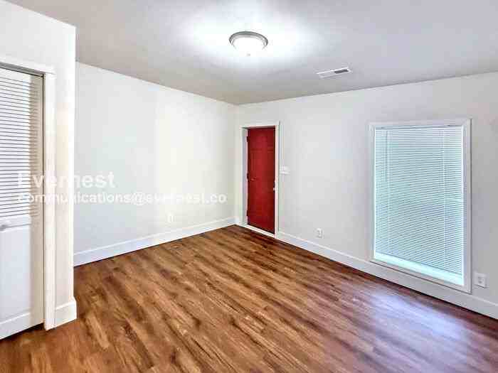 201 9th Ave W - Photo 6 of 18