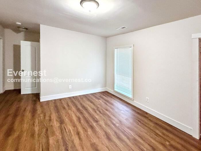 203 9th Ave W - Photo 4 of 15