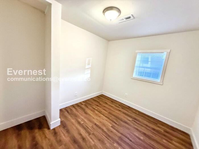 203 9th Ave W - Photo 7 of 15