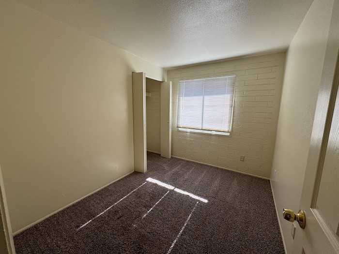 7127 W Coolidge St - Photo 5 of 17