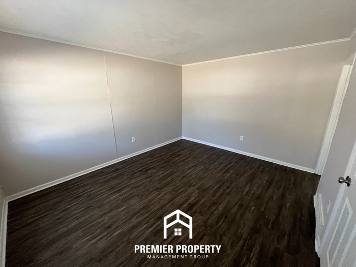 211 Burwood Dr - Photo 2 of 20