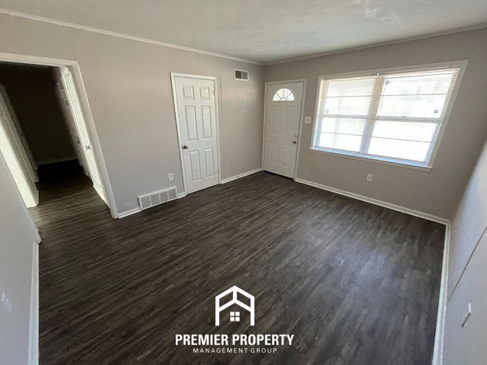 211 Burwood Dr - Photo 3 of 20