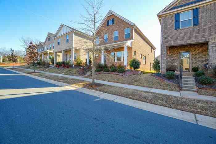 3215 Lisburn St - Photo 2 of 37