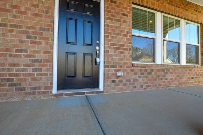 3215 Lisburn St - Photo 7 of 37