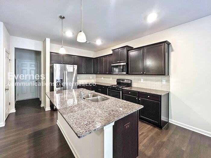 176 Woodhouse Cir - Photo 2 of 21