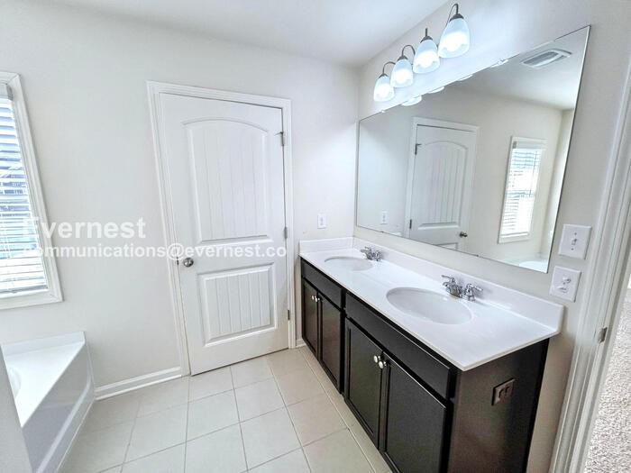 176 Woodhouse Cir - Photo 7 of 21