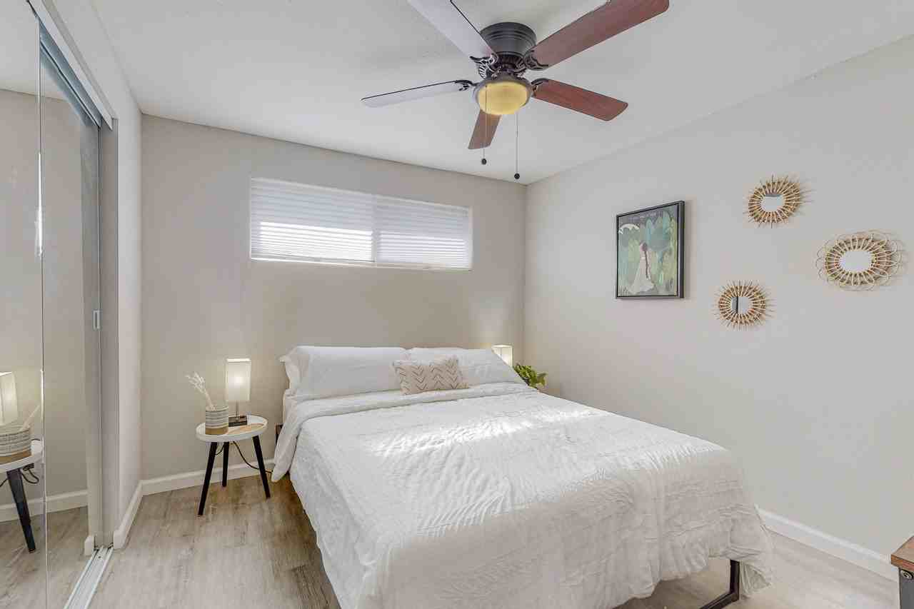 724 Truman St Ne #A - Photo 2 of 14