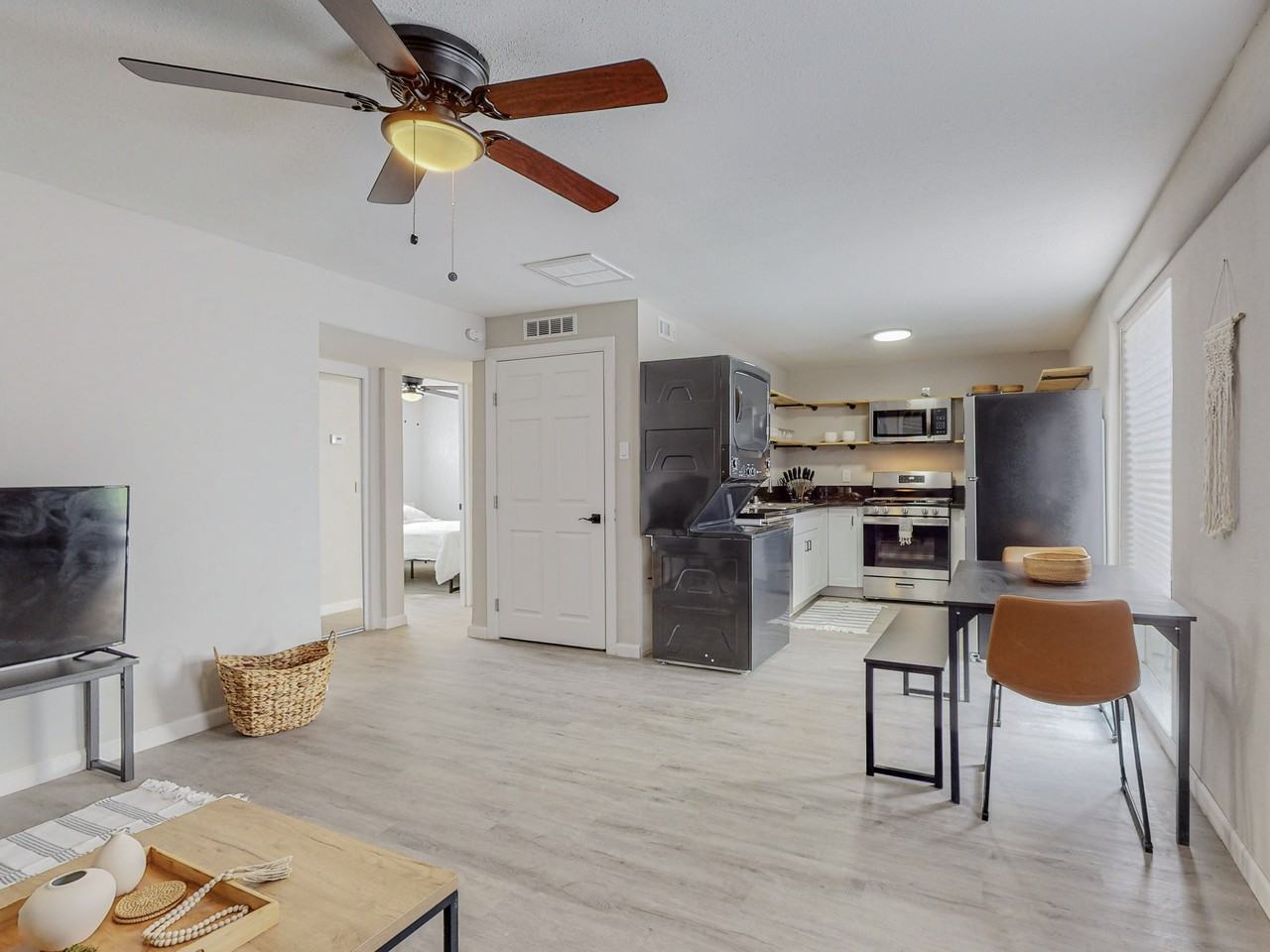 724 Truman St Ne #A - Photo 3 of 14