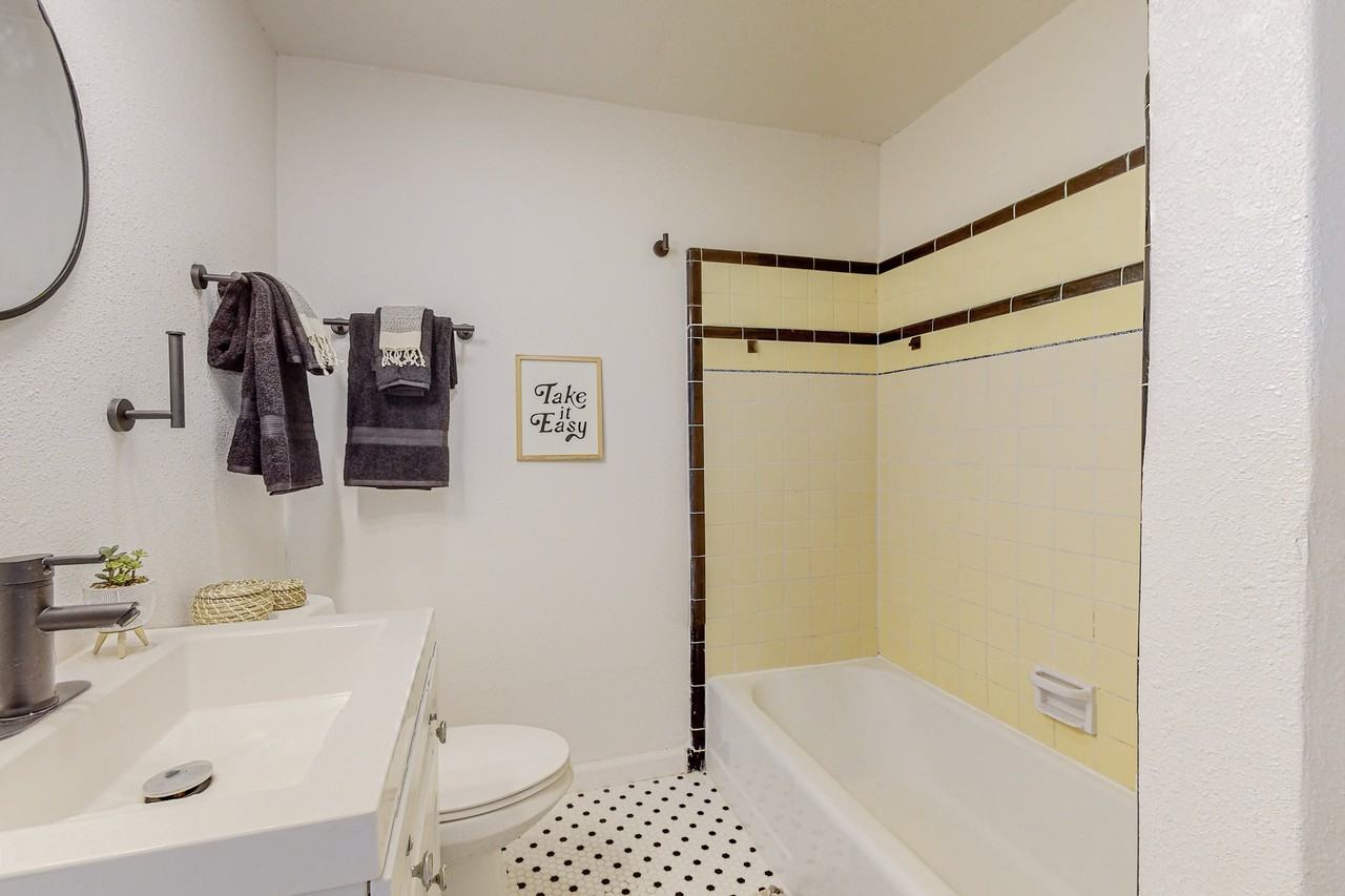 724 Truman St Ne #A - Photo 7 of 14