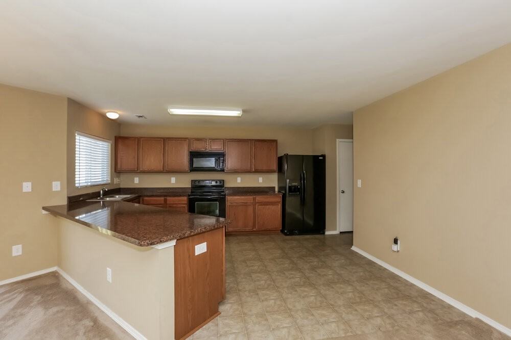 6329 Highland Commons Rd - Photo 6 of 21