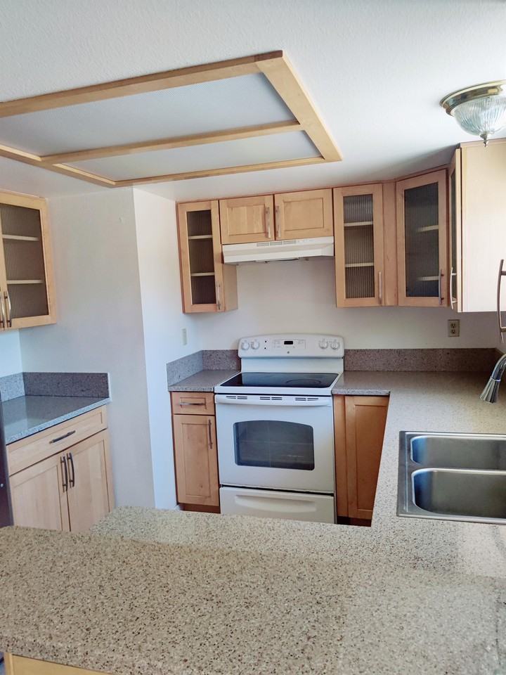 18589 Lake Forest Dr #1 - Photo 3 of 35