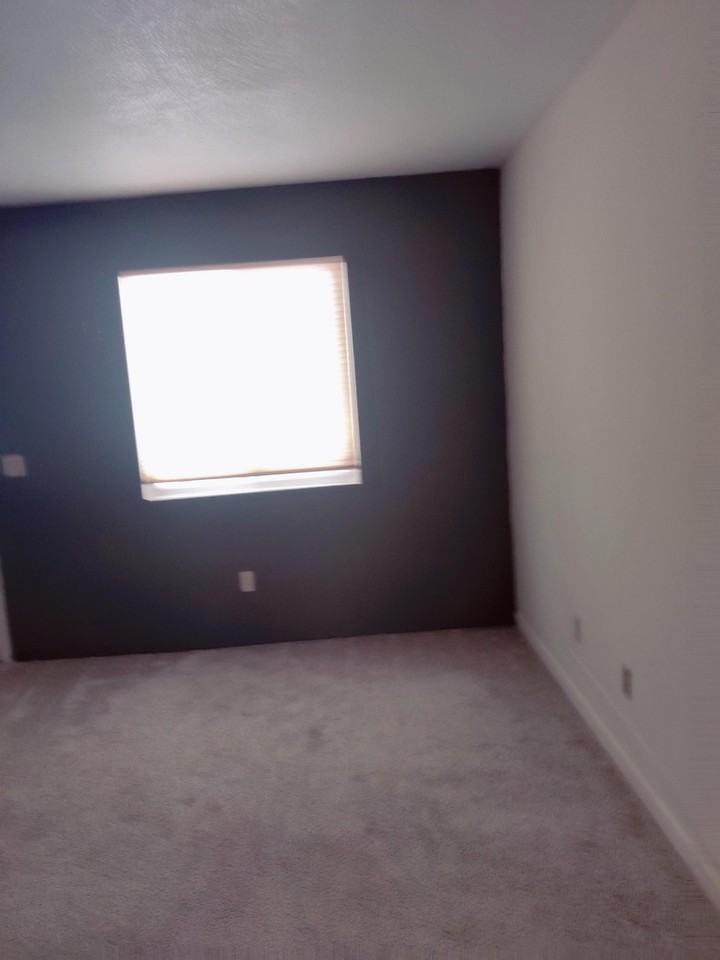 18589 Lake Forest Dr #1 - Photo 4 of 35