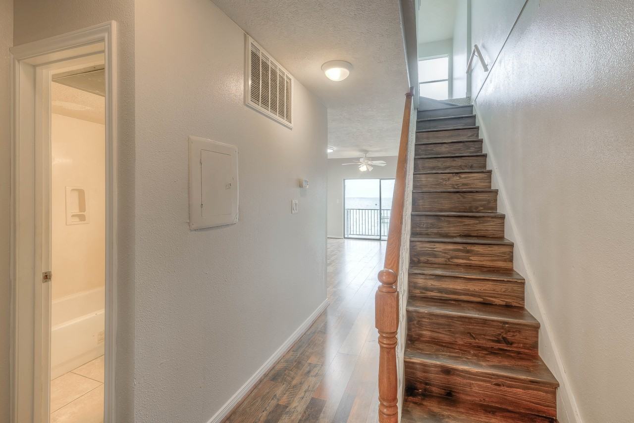 445 Carolcrest Ln #421 - Photo 2 of 20