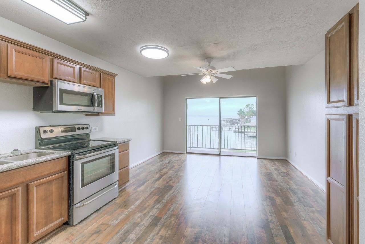 445 Carolcrest Ln #421 - Photo 3 of 20