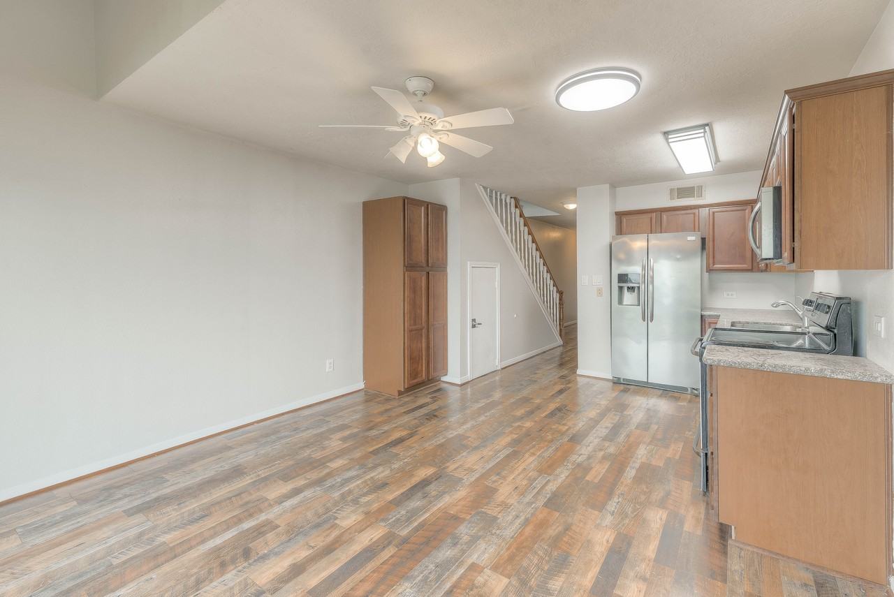 445 Carolcrest Ln #421 - Photo 4 of 20