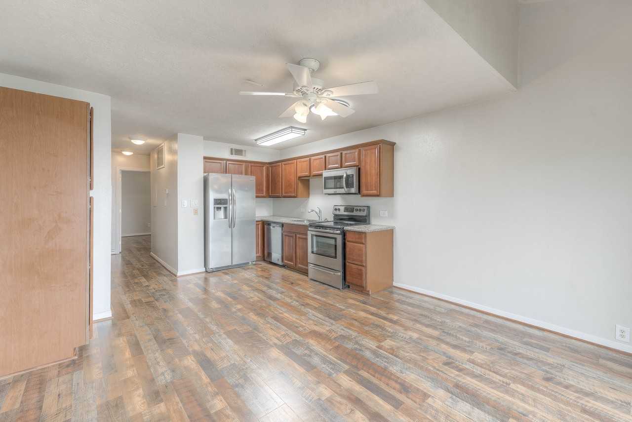 445 Carolcrest Ln #421 - Photo 5 of 20