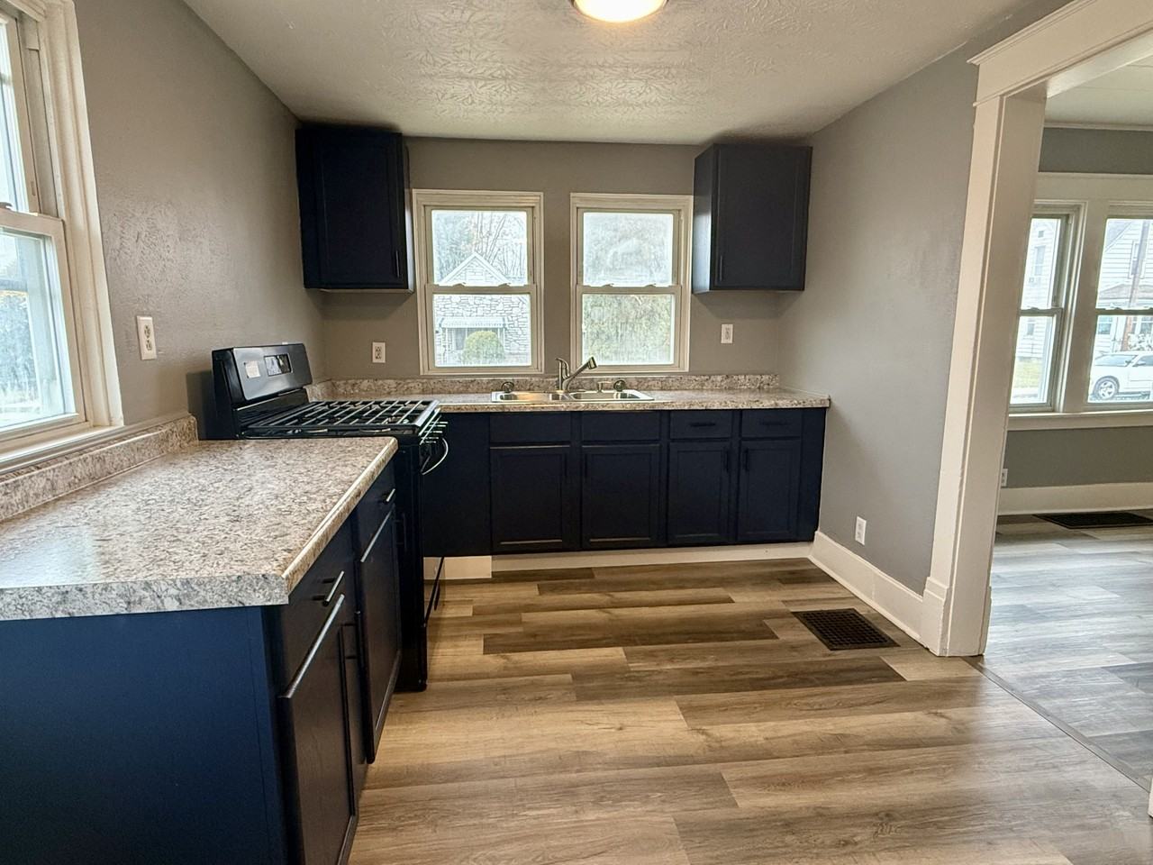 701 E Broadway St #1 - Photo 3 of 9