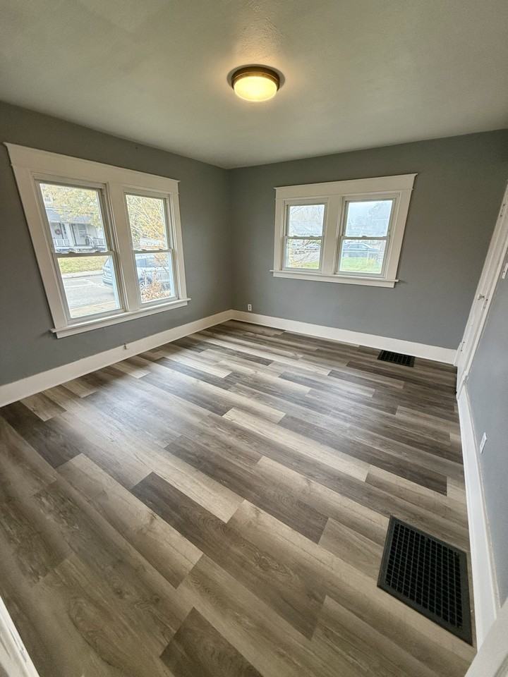 701 E Broadway St #1 - Photo 5 of 9