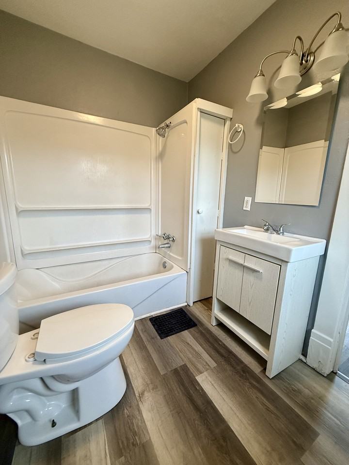 701 E Broadway St #1 - Photo 6 of 9