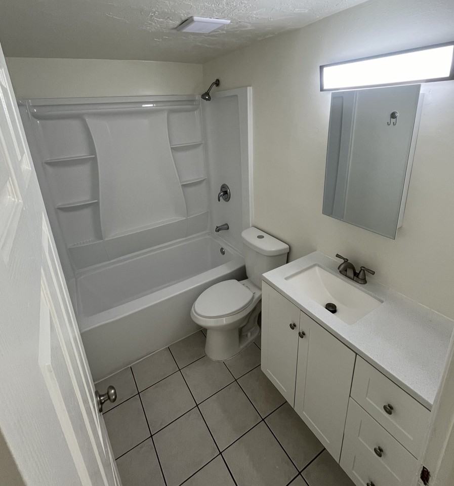 256 E Helm Ave - Photo 2 of 6