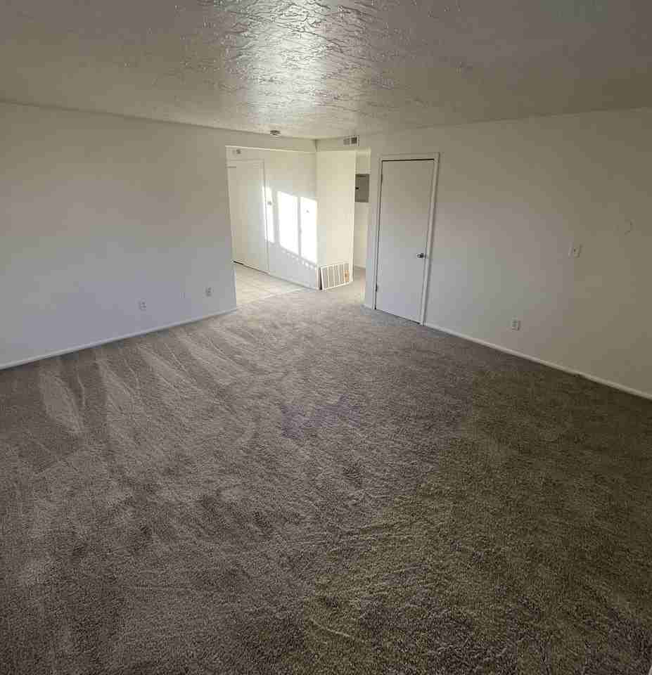 256 E Helm Ave - Photo 4 of 6