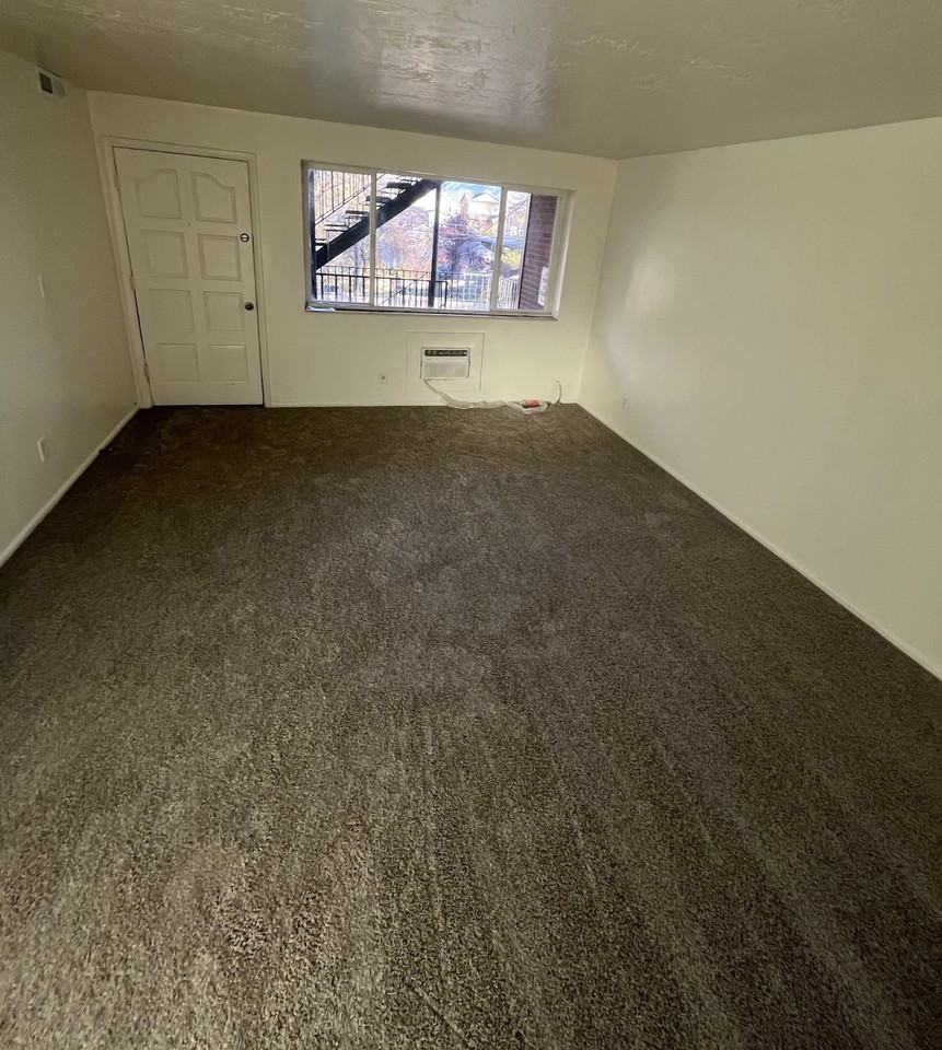 256 E Helm Ave - Photo 6 of 6