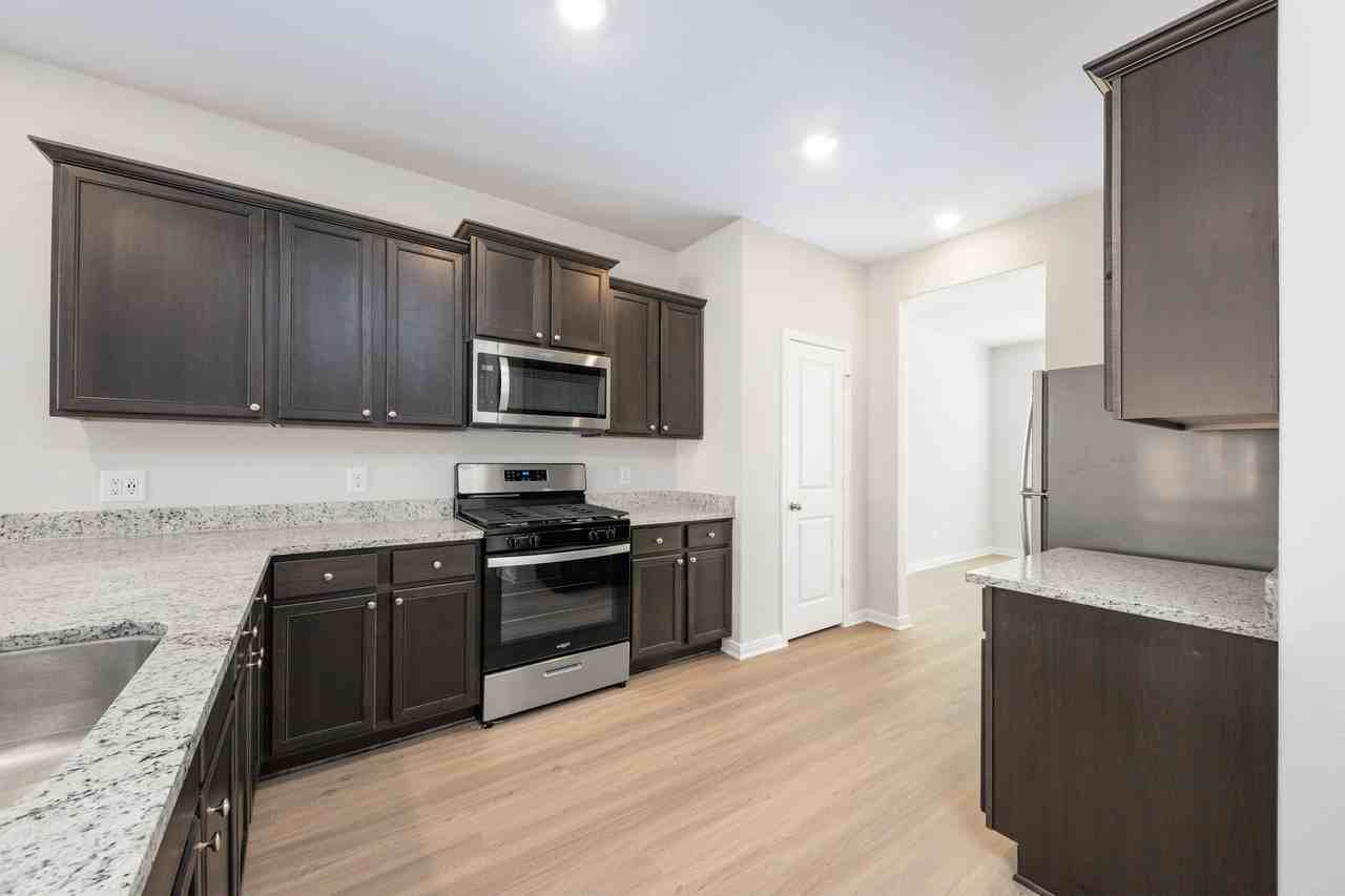 15450 Maple Terrace Dr - Photo 3 of 16