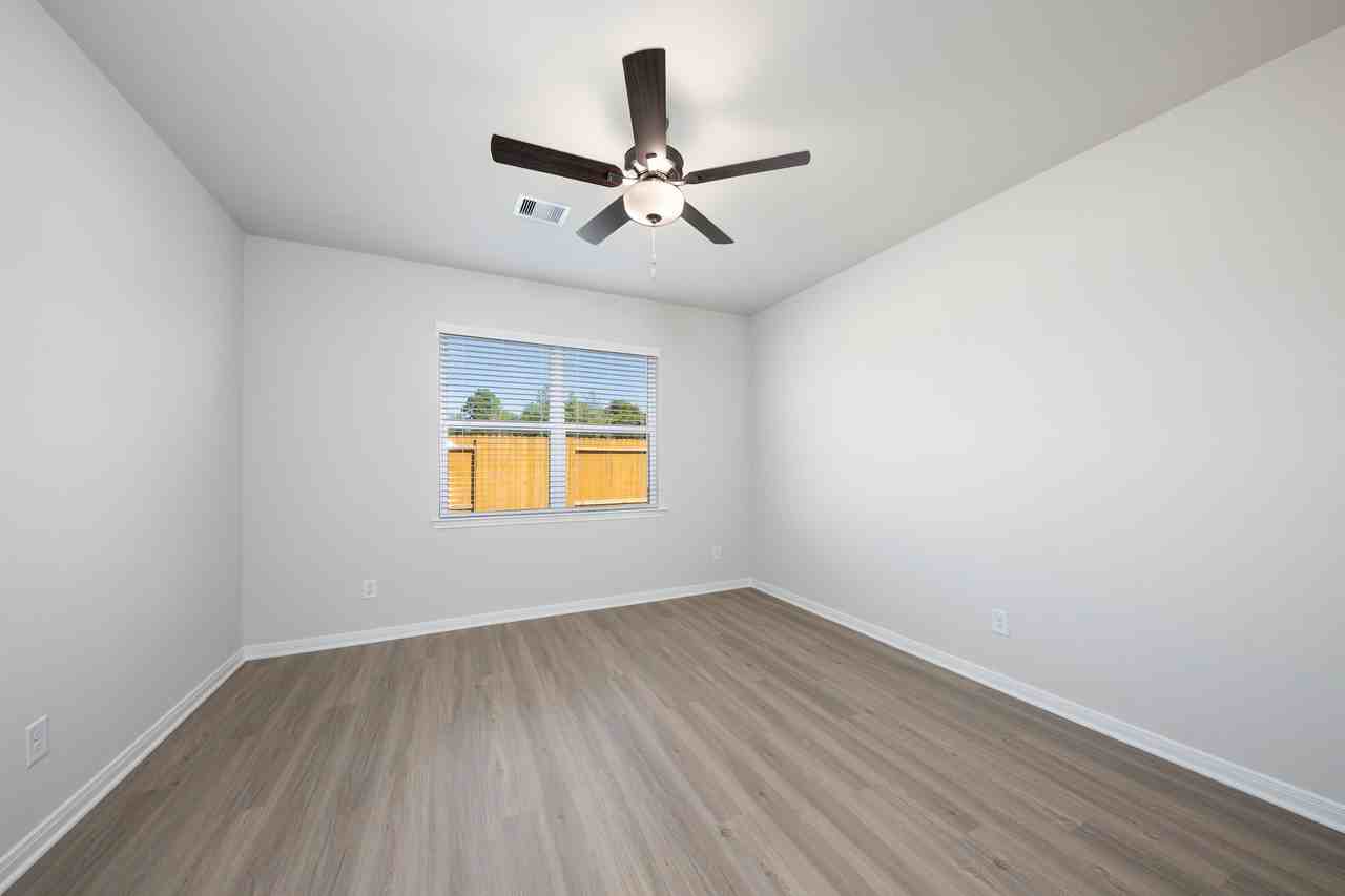 15450 Maple Terrace Dr - Photo 6 of 16