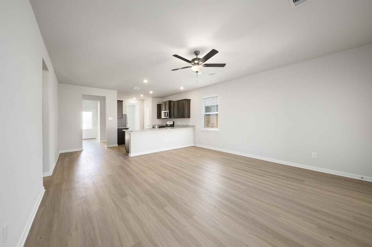 15631 Plum Brook Dr - Photo 4 of 16