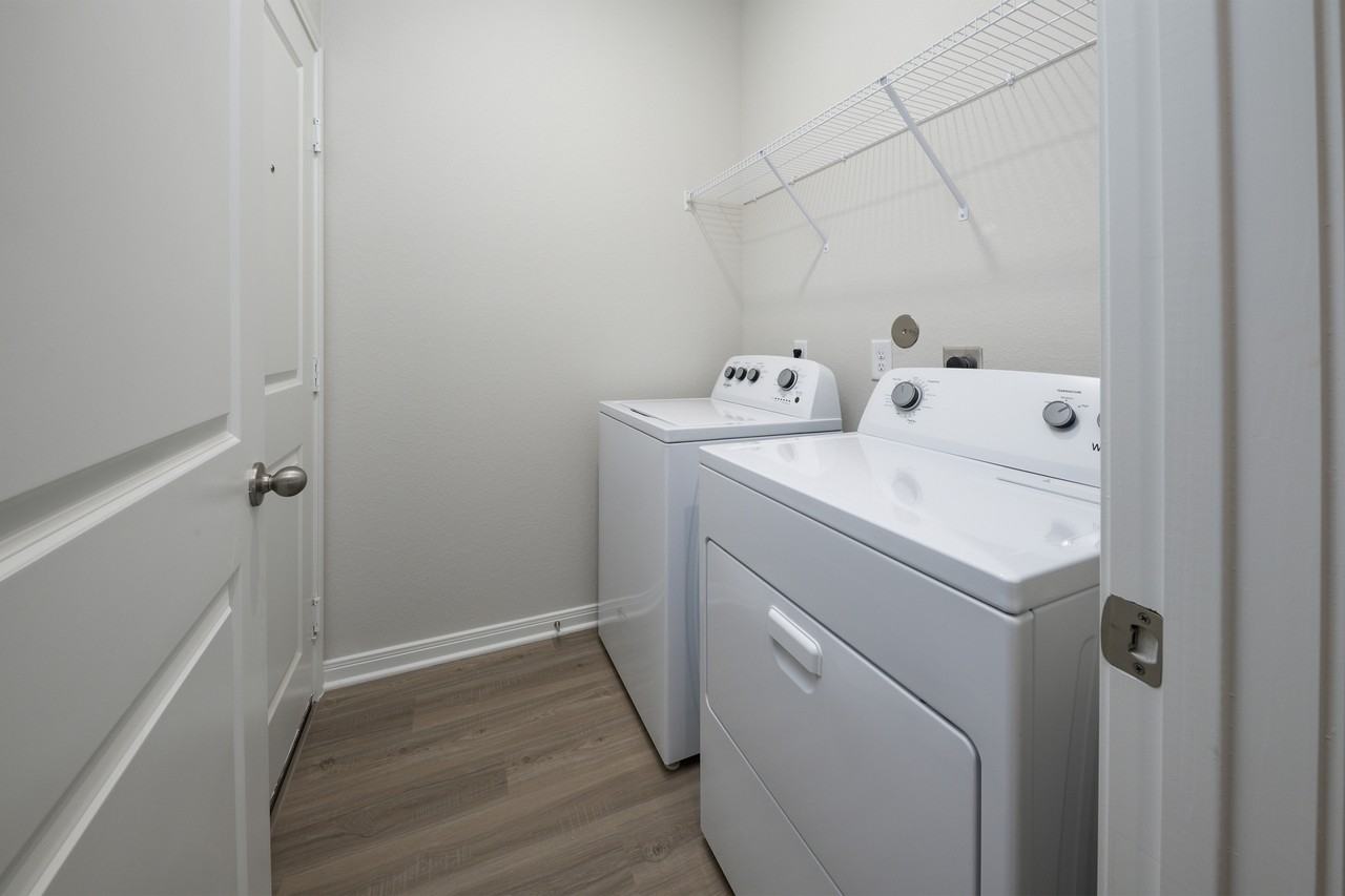 15631 Plum Brook Dr - Photo 5 of 16