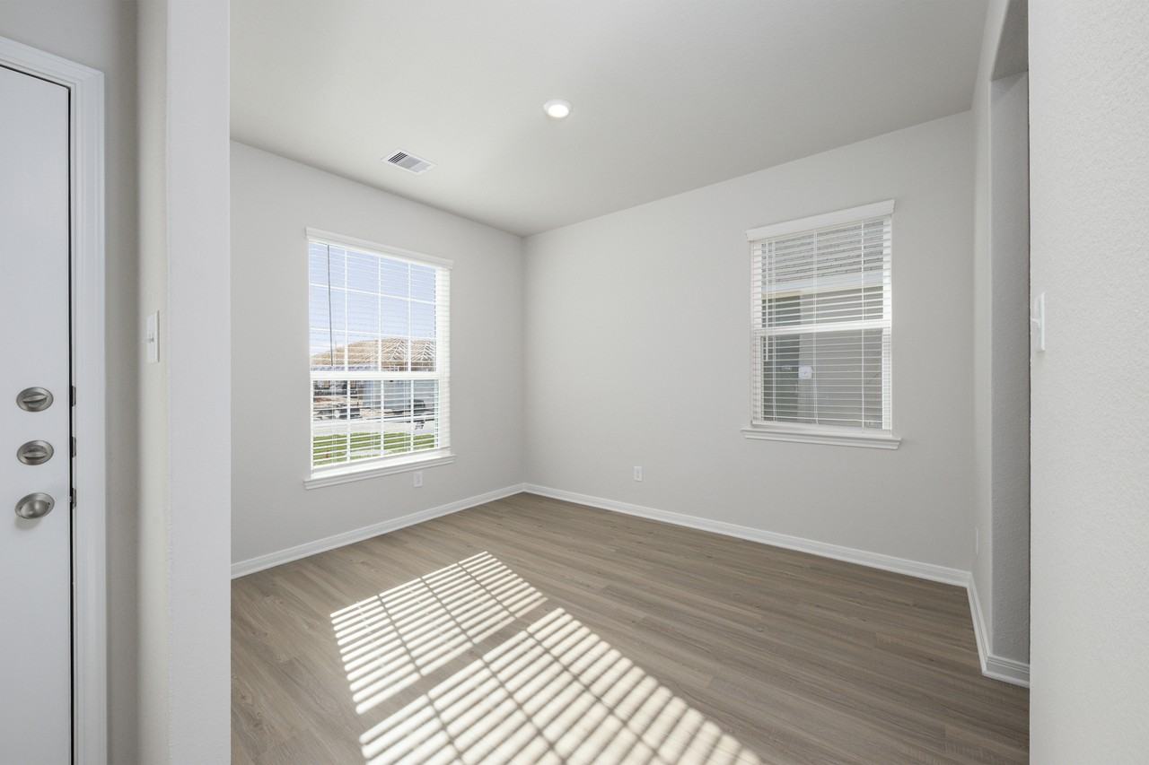 15631 Plum Brook Dr - Photo 7 of 16