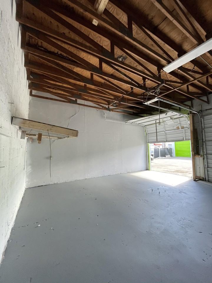 821 NW 45th St - Q&R #QR - Photo 6 of 24