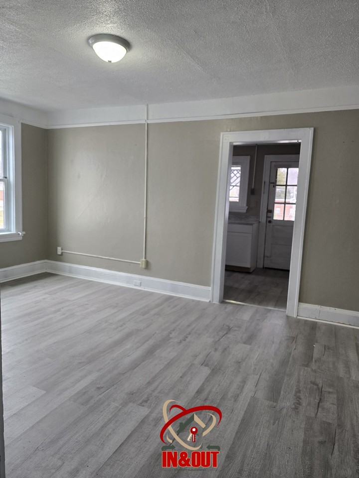 325 1/2 Frederick St #1-2 - Photo 3 of 7